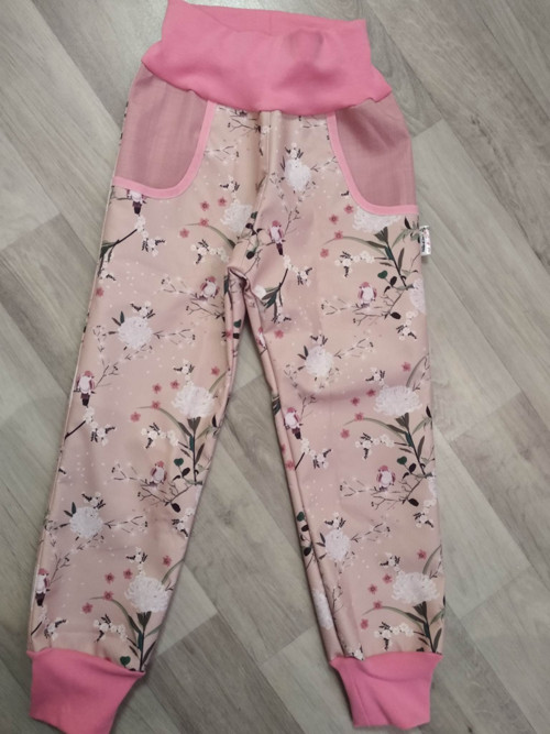 Jarní softshellove kalhoty 110 s ptáčkem