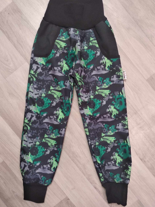 JARNÍ SOFTSHELLOVÉ KALHOTY - 110 dinokamufláš