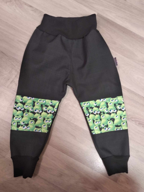 JARNÍ SOFTSHELLOVÉ KALHOTY - 92 mimozemšťani