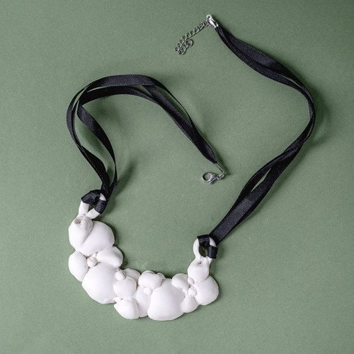 Porcelánový náhrdelník
