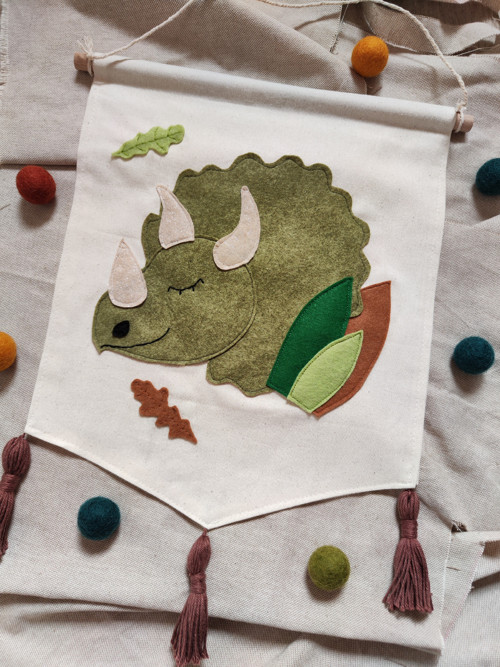 Nástěnná dekorace vlajka dinosaurus TRIXO