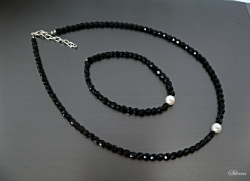 Černý set s říční perlou