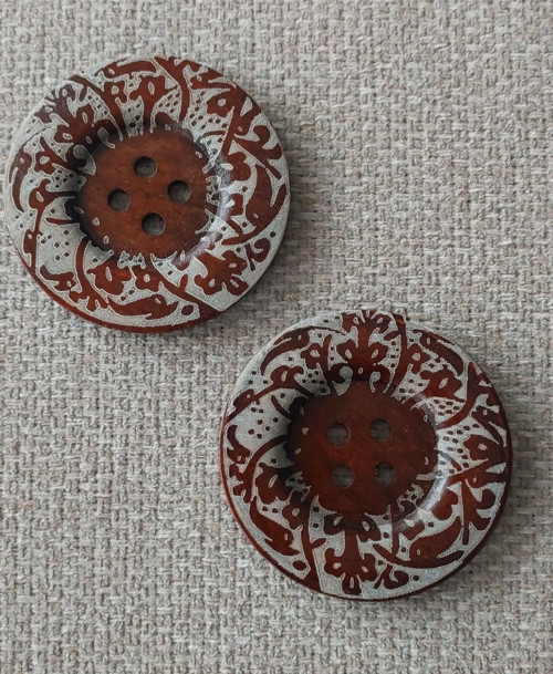 Velký dřevěný knoflík se vzorem