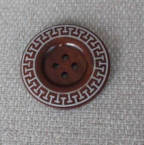 Dřevěný knoflík s bílým vzorem 6cm