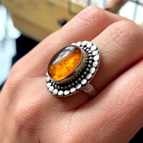 Elegantní prsten s jantarem E026