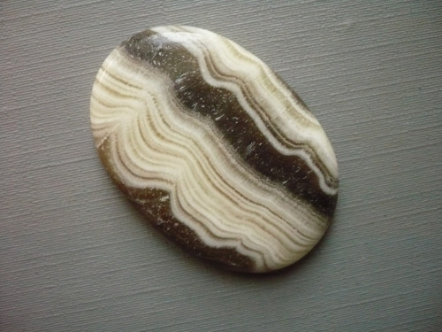 Kabošon - kalcit zebra 43 mm, č.1f