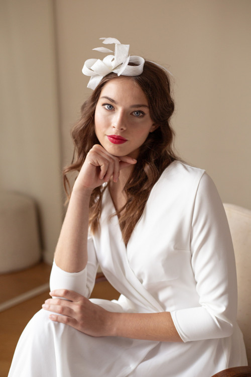 Elegantní svatební fascinátor ve tvaru mašle