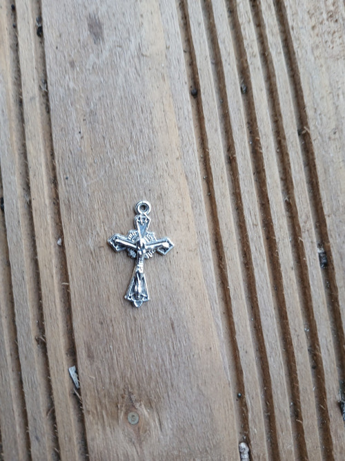 Křížek 23x15 mm starostříbrný