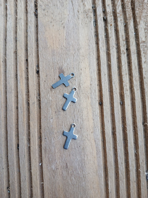 Křížek 14x8 mm