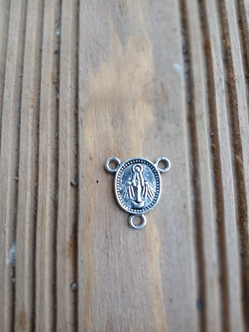 Madonka oválná 20 x 18 mm