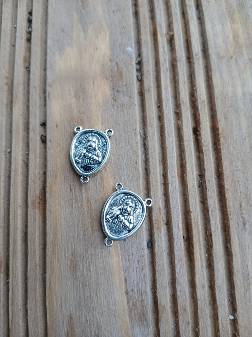 Madonka oválná 19 x 14 mm