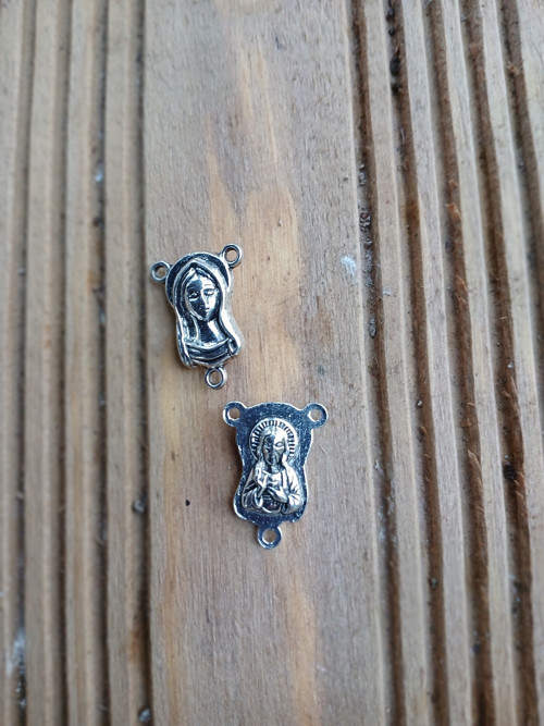 Madonka oválná 10 x 8 mm
