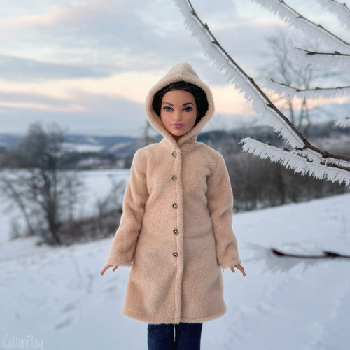 Plyšový kabát pro baculku Barbie (curvy) - béžový