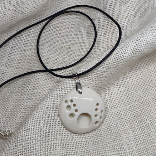 Porcelánový náhrdelník čistě bílý