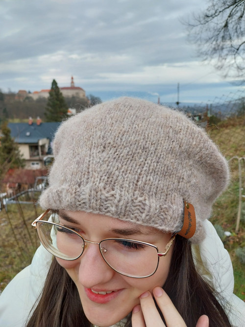 Pletený baret