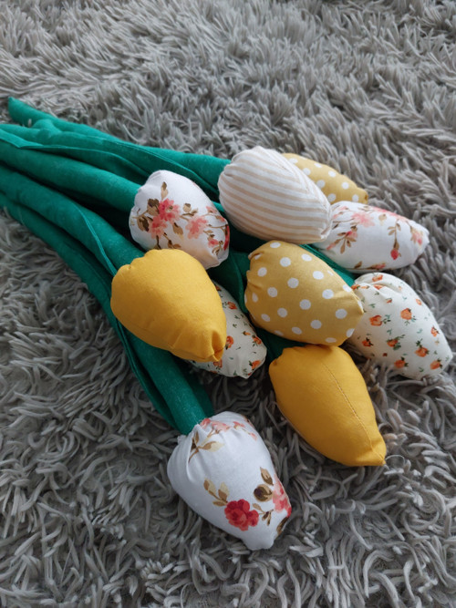 Set 10 ks šitých tulipánů