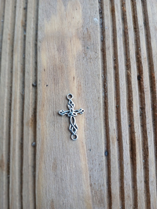 Křížek 22,5 x 13 mm starostříbrný