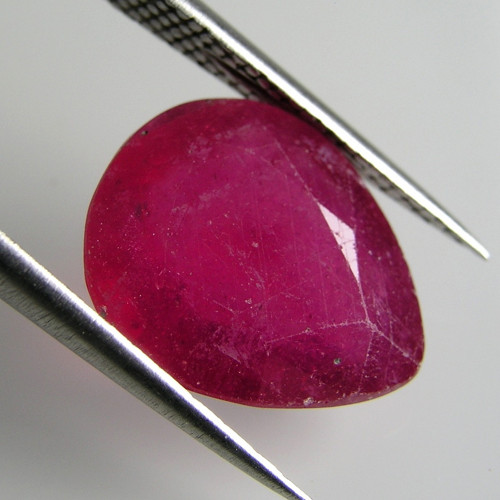 Broušený červený Rubín, 9,74 ct., 14,8x12,5x5,6 mm