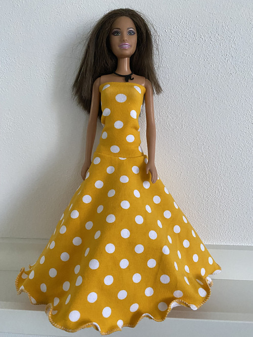 Šaty na panenku Barbie — foto 1