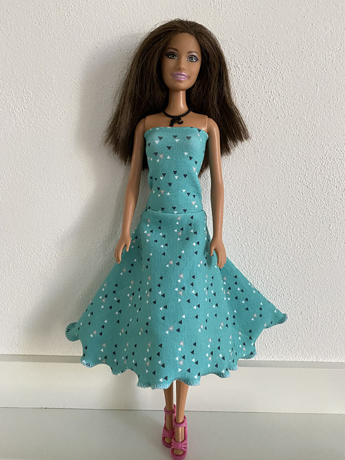 Šaty na panenku Barbie — foto 1