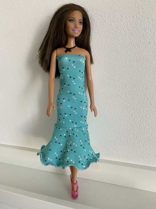Šaty na panenku Barbie