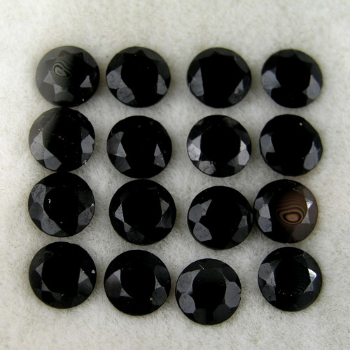 Broušené černé Spinely, cca. 5x5 mm, 1.kus.