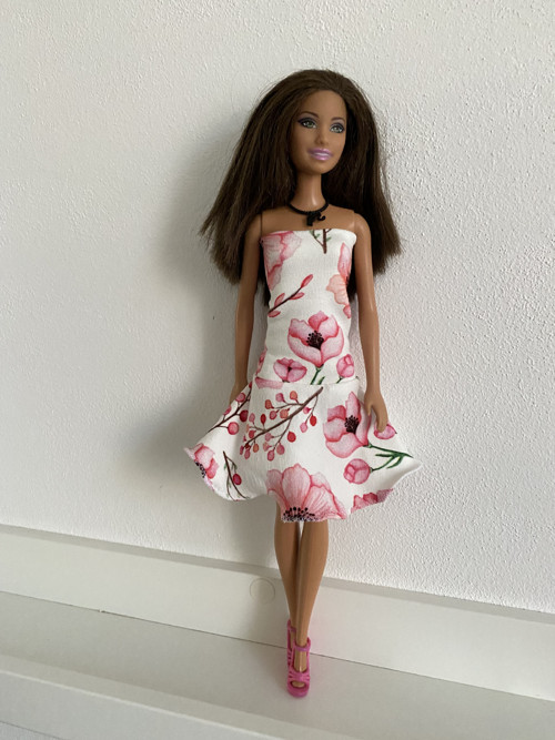 Šaty na panenku Barbie