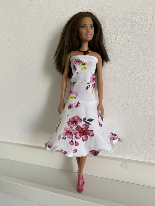 Šaty na panenku Barbie — foto 1