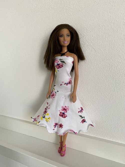 Šaty na panenku Barbie