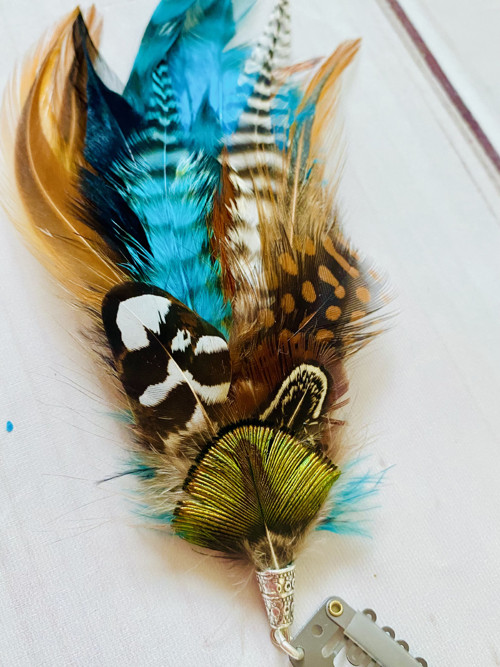 Peříčkový hair clip — foto 1