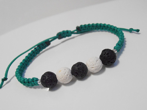 *Láva* - zelený drhaný náramek (macramé) — foto 1