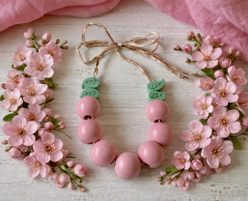 Sakura - náhrdelník hedvábí a dřevo