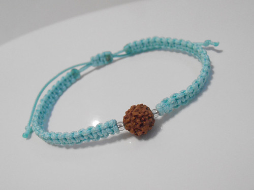 *Rudraksha* - mátový drhaný náramek (macramé) — foto 1