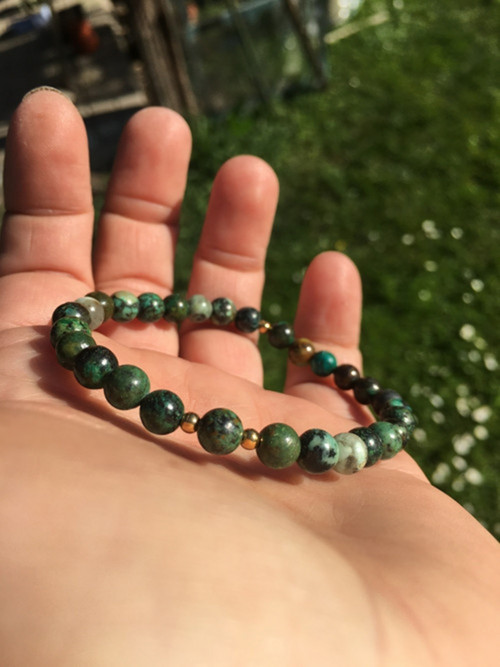 Minerální náramek 6mm tyrkys africký / zlacená oce