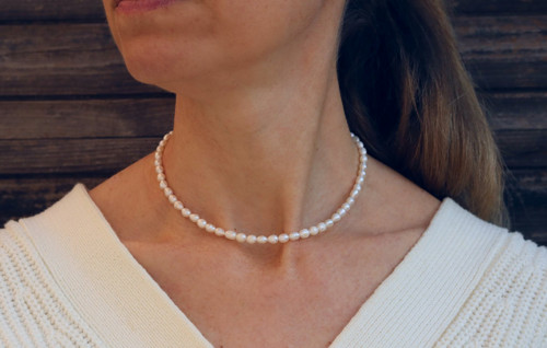 Perlový náhrdelník choker