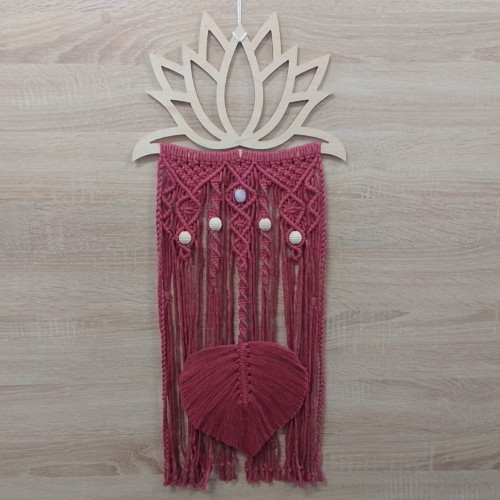 Macramé závěsná dekorace s růženínem