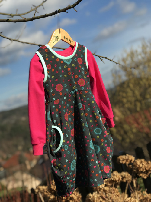 Šatičky/i přes triko ... CO MÁM SCHOVANÉ V KVÍTÍ?