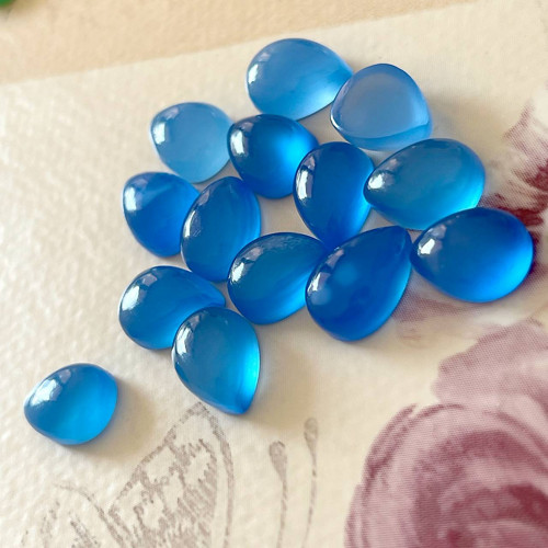 Modrý chalcedon kabošon slza / 10x7 mm — foto 1