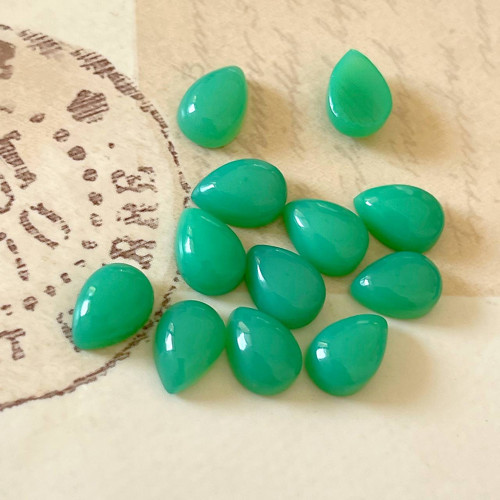 Chryzopras přírodní kabošon slza / 10x7 mm