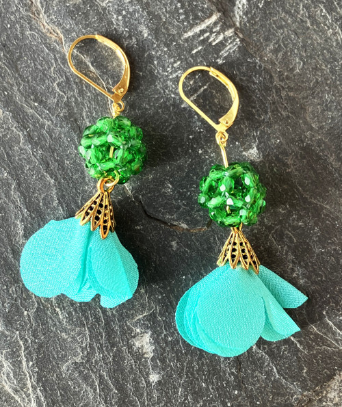 Green balls, kuličkové náušnice s květinkami