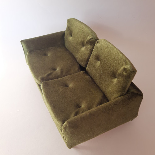 Sofa pro Barbie-zelený lesklý samet — foto 1