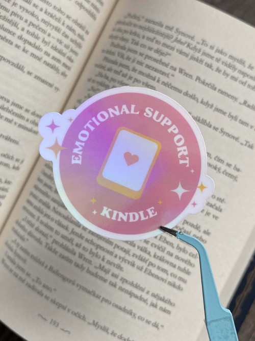 Samolepka „Emotional support kindle“, růžová