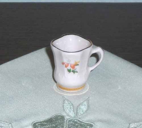 Růžový porcelán, HRNEK zlacený