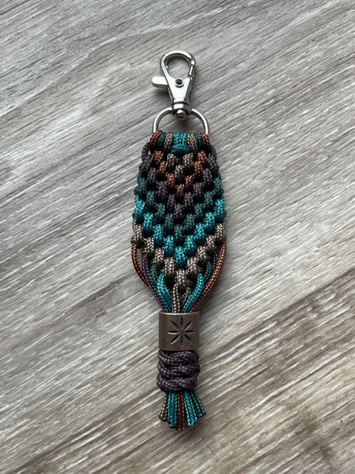 Paracord klíčenka — foto 1