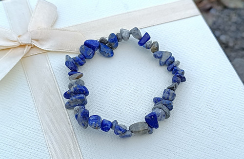 Pružný náramek z přírodního Lapis lazuli
