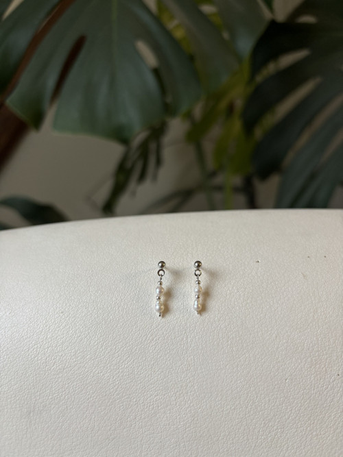 Perličkové minimalistické náušnice