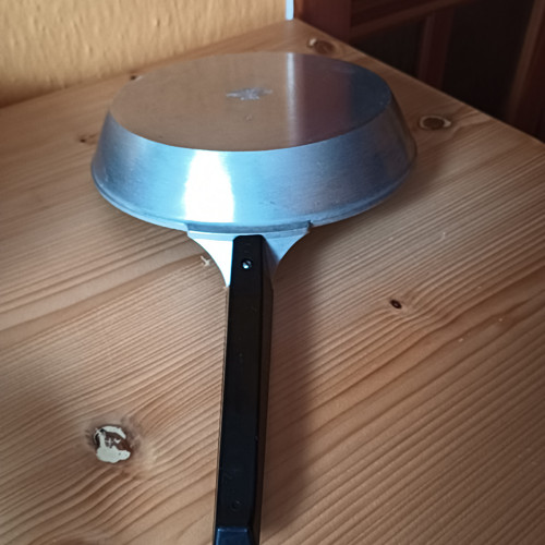 Krásná nová hliníková pánev průměr 23 cm