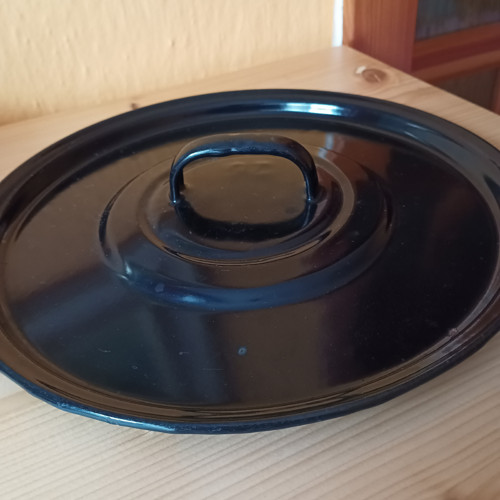 Černá smaltovaná poklička průměr 25 cm