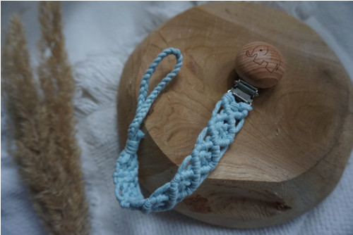 Macramé klip na dudlík Modrý