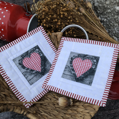 Podkafíčka se srdíčkem 18x18 cm